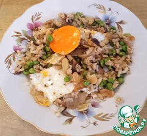 Пилаф с миндалем и зелёным горошкои