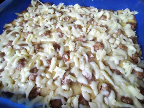 Пирог с фрикадельками и грибами