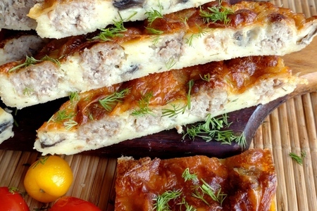 Пирог с фрикадельками и грибами