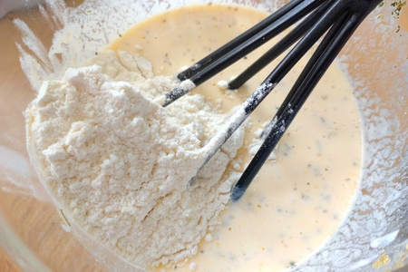 Пирог с фрикадельками и грибами