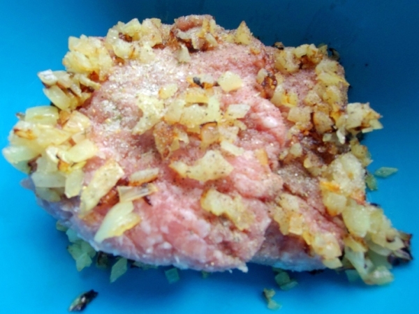 Пирог с фрикадельками и грибами