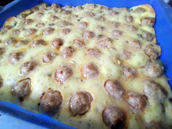 Пирог с фрикадельками и грибами