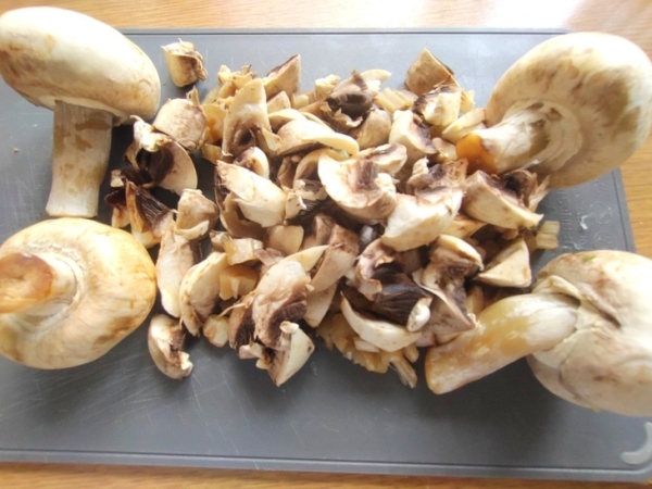 Пирог с фрикадельками и грибами