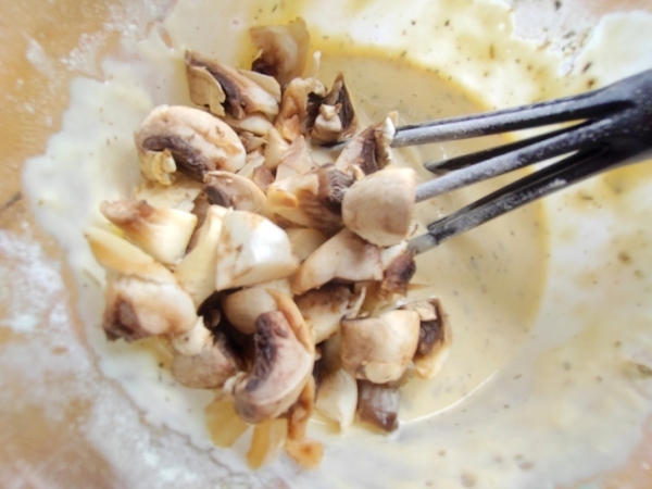 Пирог с фрикадельками и грибами