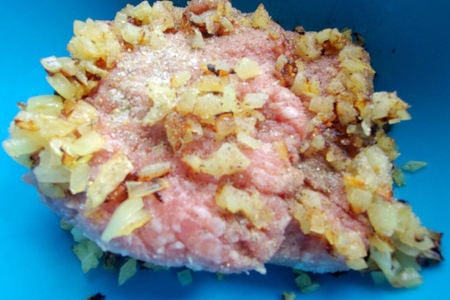 Пирог с фрикадельками и грибами