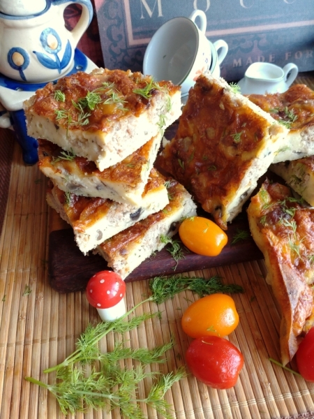 Пирог с фрикадельками и грибами