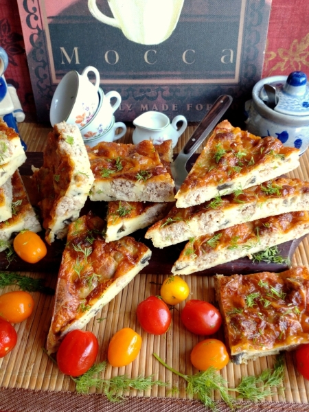 Пирог с фрикадельками и грибами