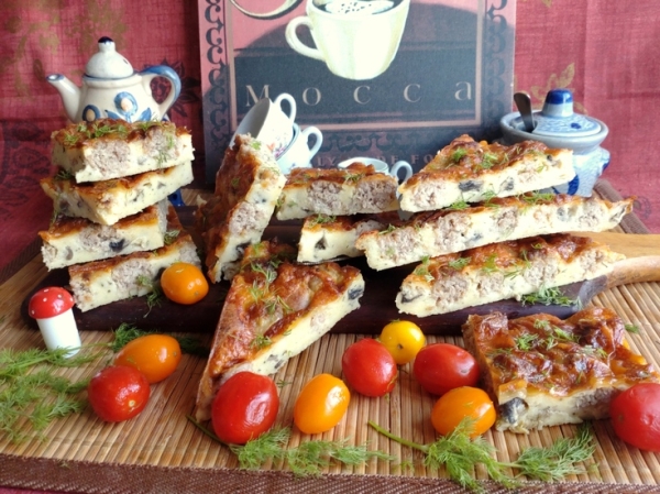 Пирог с фрикадельками и грибами