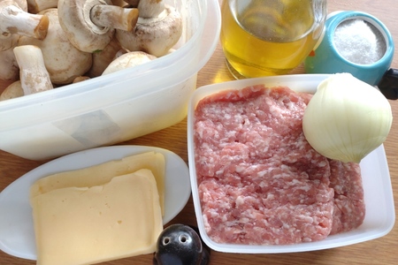 Пирог с фрикадельками и грибами