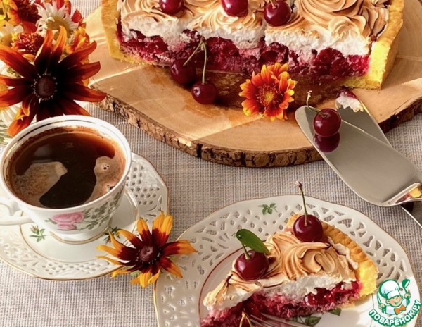 Пирог с вишней и меренгой Пирог с вишней и меренгой