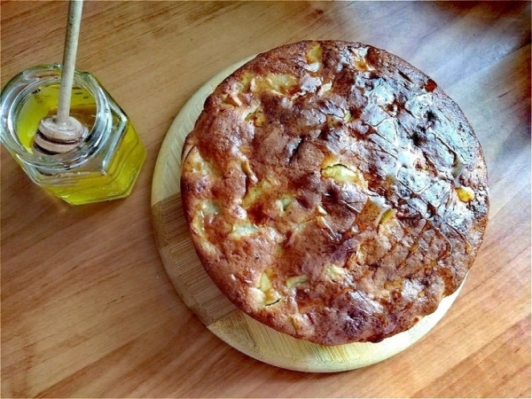 Пирог творожно яблочный с изюмом Пирог творожно яблочный с изюмом