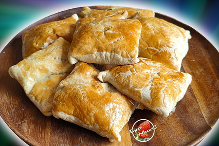 Пирожки с мясом из слоеного теста