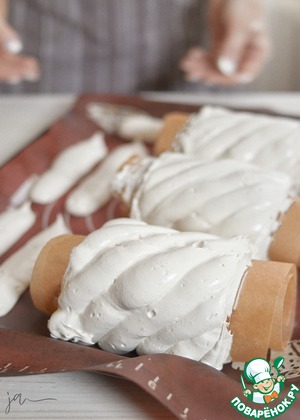 Пирожное-рулет безе Пирожное-рулет безе
