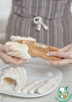 Пирожное-рулет безе Пирожное-рулет безе