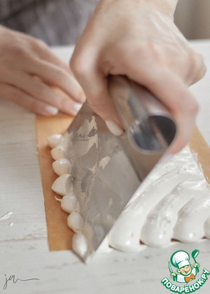 Пирожное-рулет безе Пирожное-рулет безе