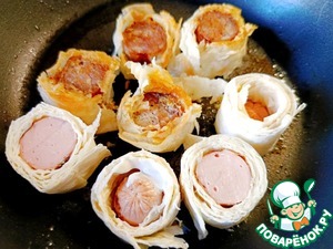 Пятачки из лаваша с сосисками Пятачки из лаваша с сосисками