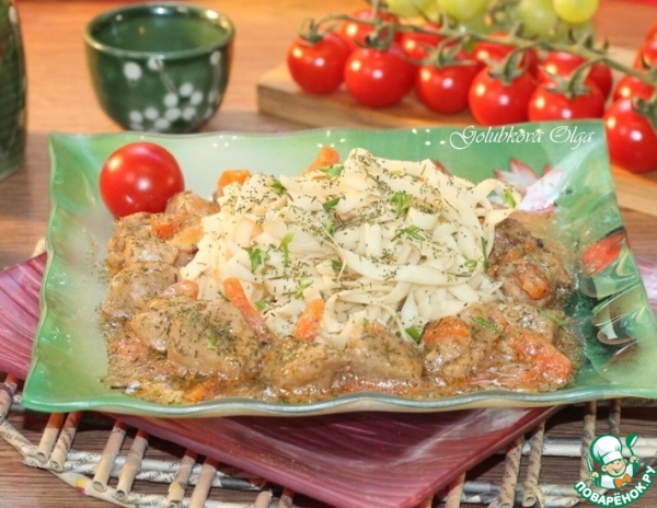 Поджарка с подливкой и лапшой Поджарка с подливкой и лапшой