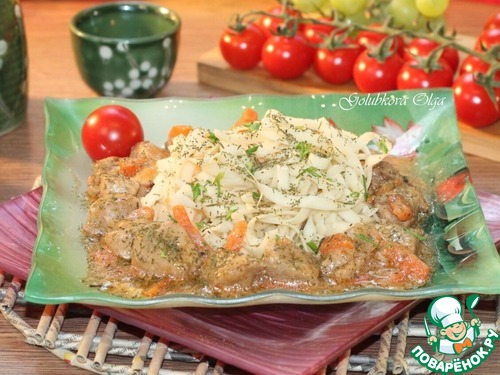 Поджарка с подливкой и лапшой Поджарка с подливкой и лапшой