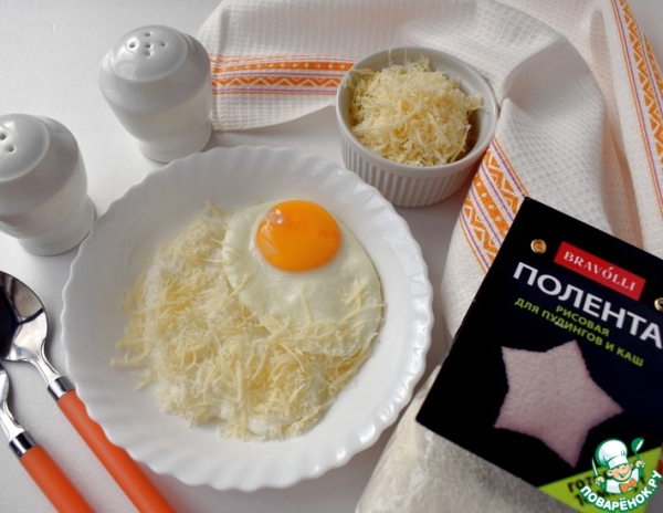 Полента на завтрак с сыром и яйцом Полента на завтрак с сыром и яйцом