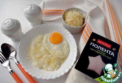 Полента на завтрак с сыром и яйцом Полента на завтрак с сыром и яйцом