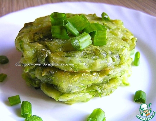 Постные кабачковые оладьи с луком Постные кабачковые оладьи с луком