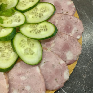 Пряная рубленая колбаса из свинины Пряная рубленая колбаса из свинины
