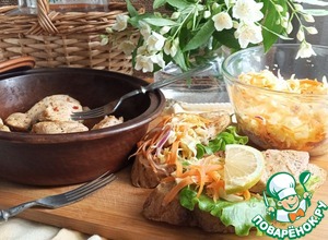 Пряные медальоны с капустным салатом