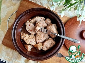 Пряные медальоны с капустным салатом