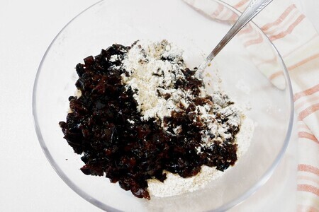 Пряный кекс с портвейном и черносливом 