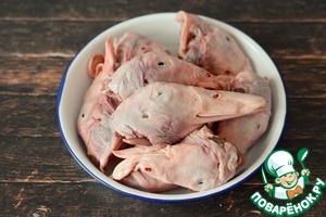 Рассольник с перловкой на утиных головах