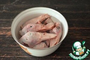 Рассольник с перловкой на утиных головах