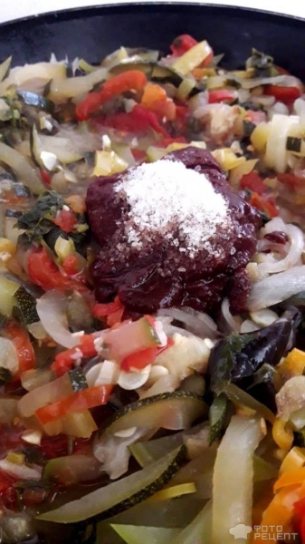 Рецепт: Баклажанная икра с помидорами и сладким перцем - С острым перцем и чесноком Рецепт: Баклажанная икра с помидорами и сладким перцем - С острым перцем и чесноком