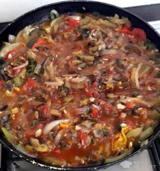 Рецепт: Баклажанная икра с помидорами и сладким перцем - С острым перцем и чесноком Рецепт: Баклажанная икра с помидорами и сладким перцем - С острым перцем и чесноком