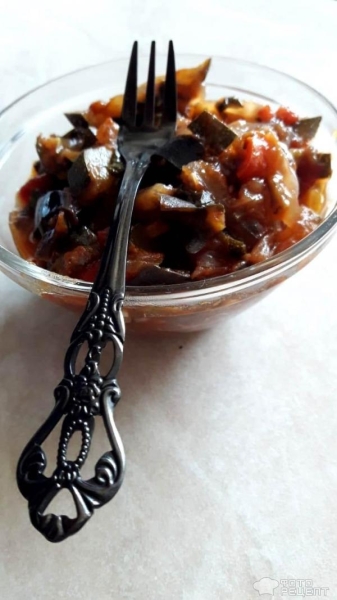 Рецепт: Баклажанная икра с помидорами и сладким перцем - С острым перцем и чесноком Рецепт: Баклажанная икра с помидорами и сладким перцем - С острым перцем и чесноком