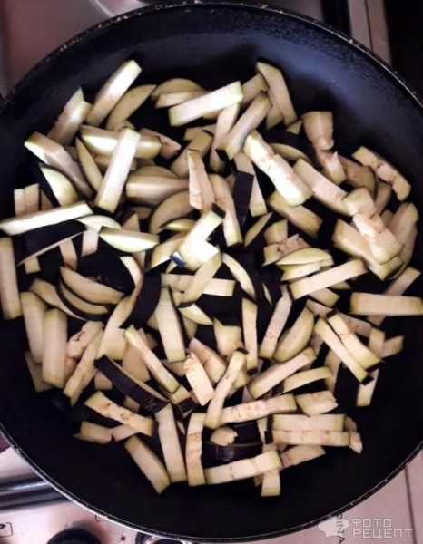 Рецепт: Баклажанная икра с помидорами и сладким перцем - С острым перцем и чесноком Рецепт: Баклажанная икра с помидорами и сладким перцем - С острым перцем и чесноком