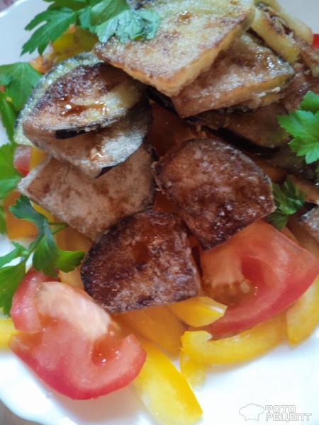 Рецепт: Баклажановый салат - С помидорами и болгарским перцем и хрустящими баклажанами: очень вкусный и полезный