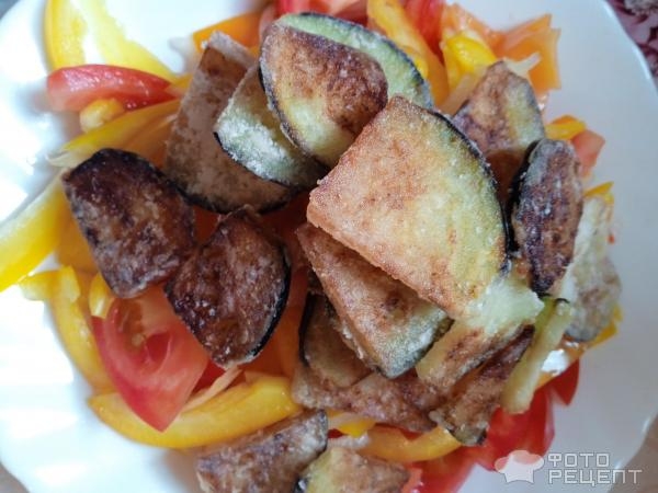 Рецепт: Баклажановый салат - С помидорами и болгарским перцем и хрустящими баклажанами: очень вкусный и полезный