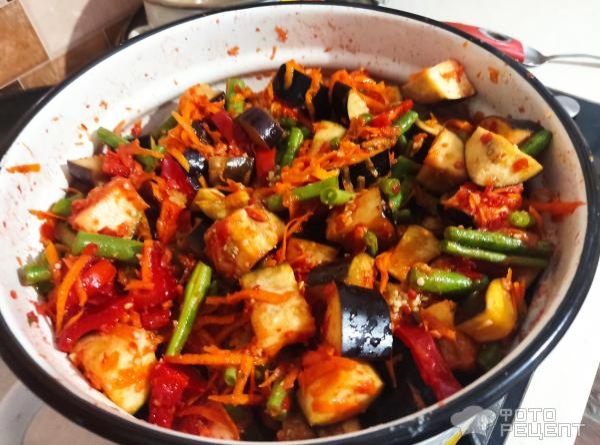Рецепт: Баклажаны со стручковой фасолью на зиму - Остренькие, вкусные.