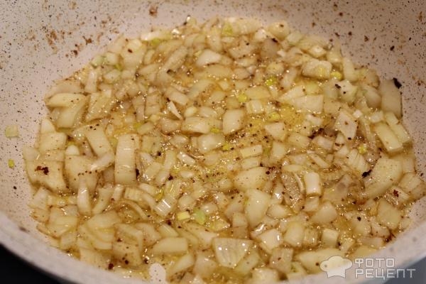 Рецепт: Бедро куриное по-венгерски - с луком и перцем