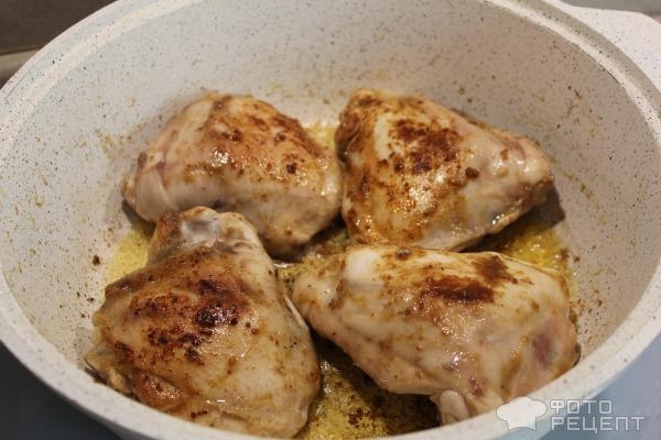 Рецепт: Бедро куриное по-венгерски - с луком и перцем