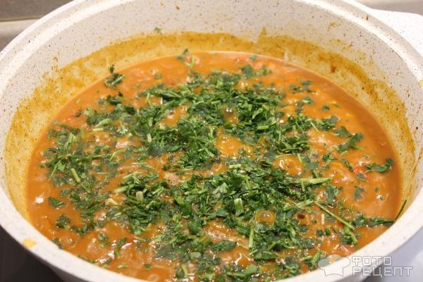 Рецепт: Бедро куриное по-венгерски - с луком и перцем