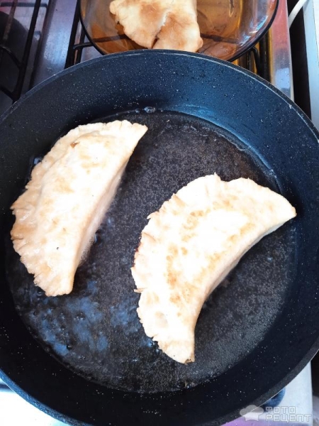 Рецепт: Безглютеновые чебуреки - Из заварного теста: нежнее обычных