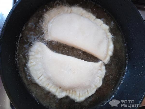 Рецепт: Безглютеновые чебуреки - Из заварного теста: нежнее обычных