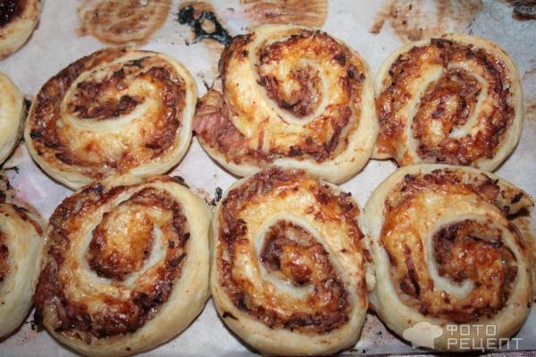 Рецепт: Булочки из слоеного теста - С двумя сливовыми соусами и двумя начинками