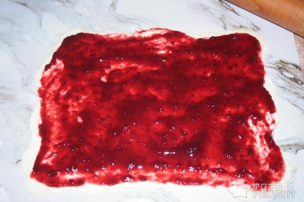 Рецепт: Булочки из слоеного теста - С двумя сливовыми соусами и двумя начинками