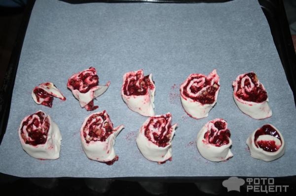 Рецепт: Булочки из слоеного теста - С двумя сливовыми соусами и двумя начинками