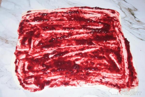 Рецепт: Булочки из слоеного теста - С двумя сливовыми соусами и двумя начинками