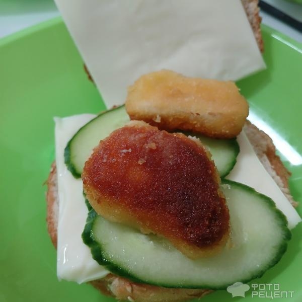 Рецепт: Бургер домашний - С наггетсами. Домашний фастфуд. Готовим всей семьей: весело, быстро и вкусно:) Рецепт: Бургер домашний - С наггетсами. Домашний фастфуд. Готовим всей семьей: весело, быстро и вкусно:)