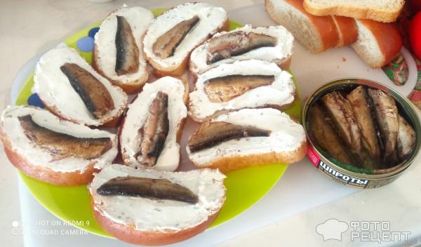 Рецепт: Бутерброды "Грибы" - Со шпротами