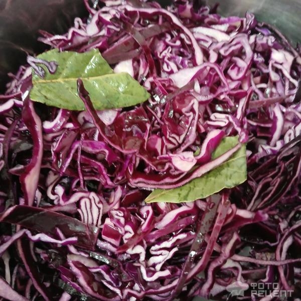 Рецепт: Быстрая маринованная краснокочанная капуста - Рецепт быстро маринованной капусты, заливка горячим маринадом.